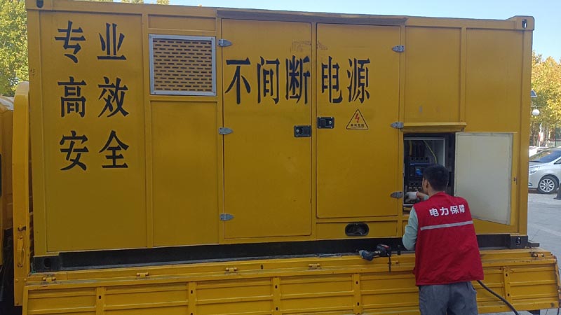 垣曲柴油发电机组和UPS电源配合使用时，如何避免切换过程中的电力中断？